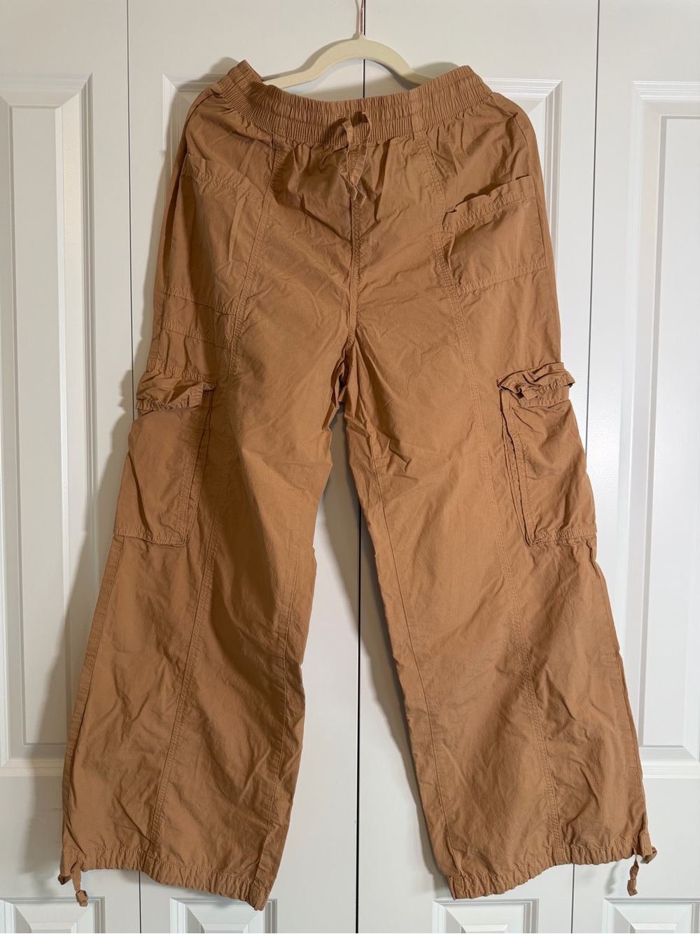Aerie Women’s Cargo Pants in Tan Brown